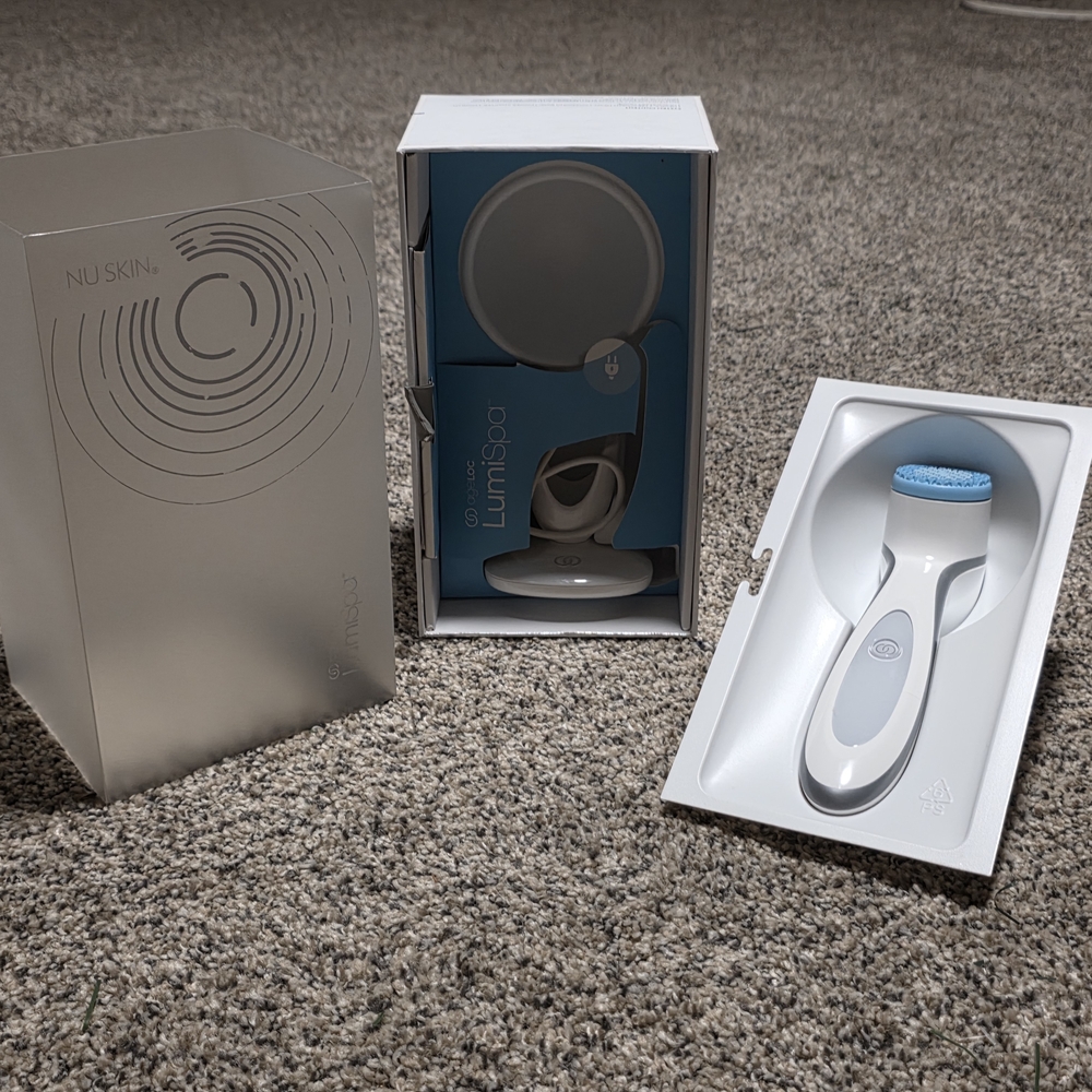 Nu Skin LumiSpa Skincare Tool - White and Blue